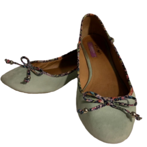 Lord & Taylor Green Flats with Multicolor Trim